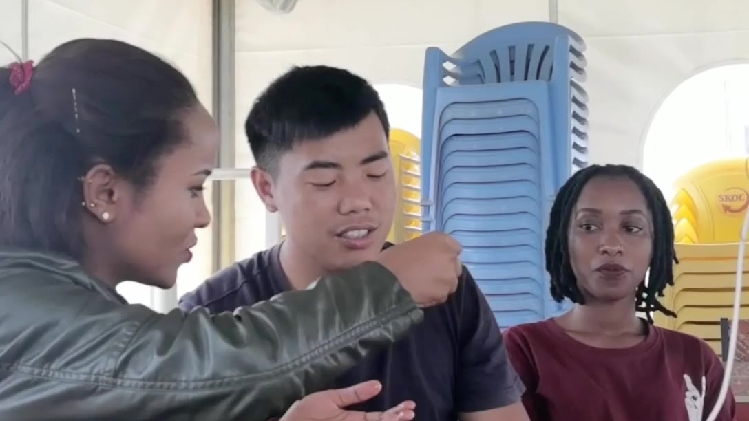 吃30公斤小龙虾,被撒了一地狗粮,受到一万点暴击